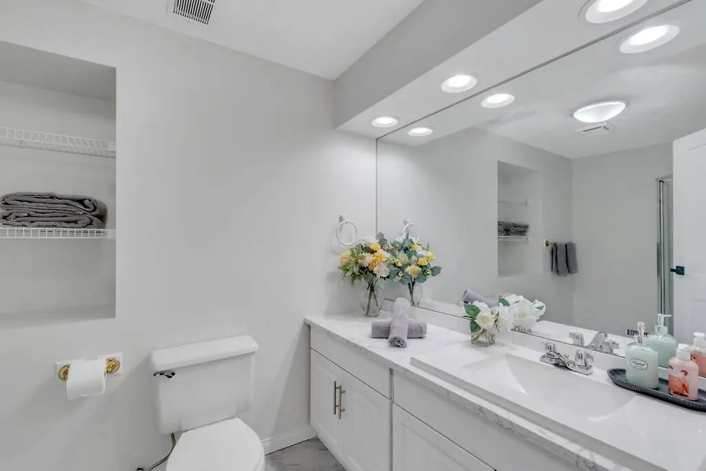 Modernoasis With Ac&Movieroom Close To Downtown15' Banff 60' YYC 0*,