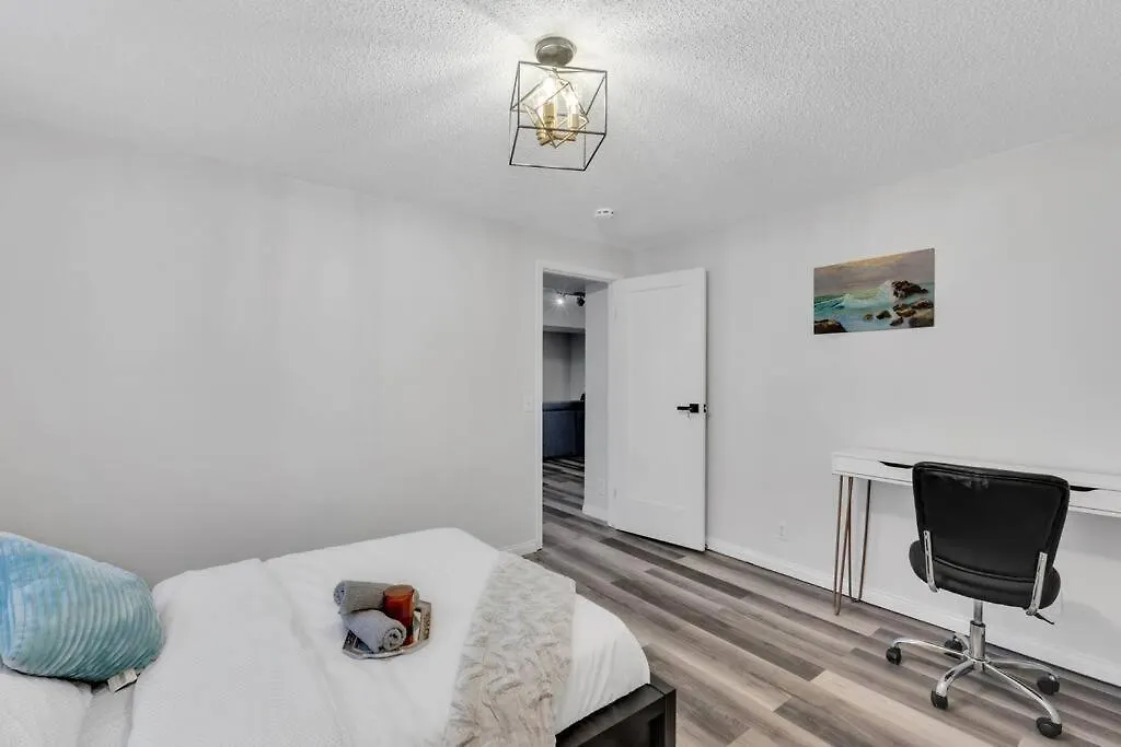 Modernoasis With Ac&Movieroom Close To Downtown15' Banff 60' YYC Tatil Evi