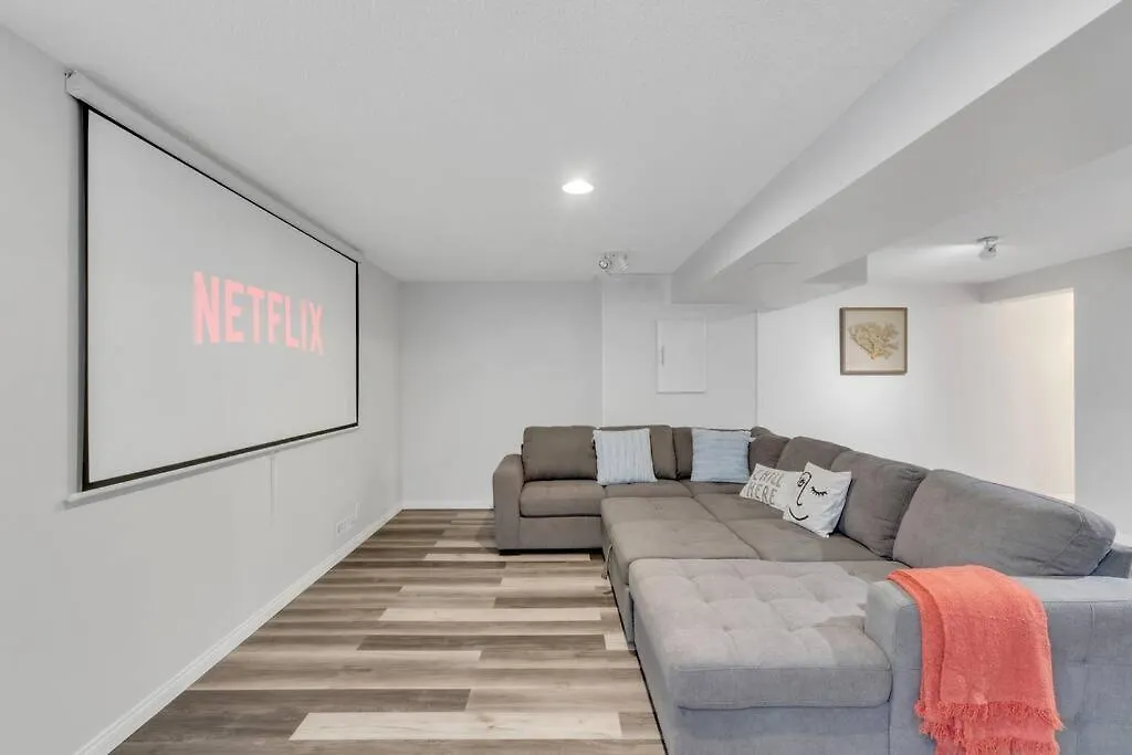 Modernoasis With Ac&Movieroom Close To Downtown15' Banff 60' YYC Tatil Evi